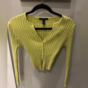 Green Top. USED — In excellent condition. No stains or flaws!